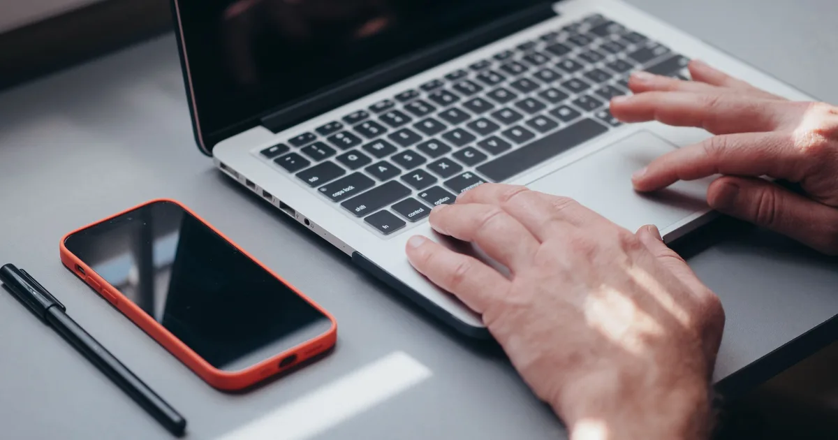 Terapia da Fala Online Funciona? A Ciência e Quando É Indicada