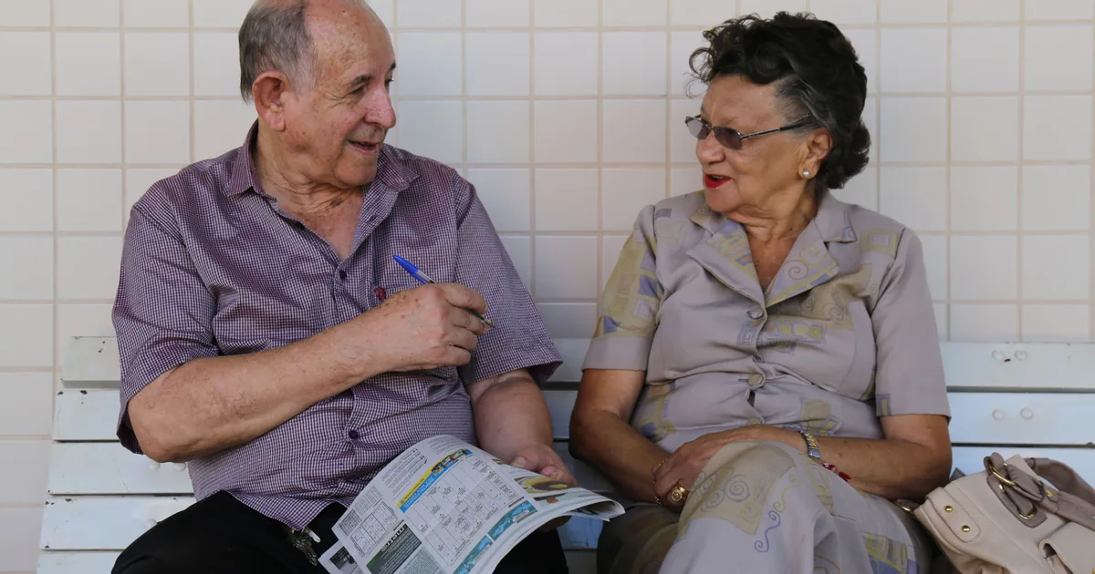 Manter o Cérebro Ativo e a Linguagem Vívida Após a Reforma: Prevenção do Isolamento